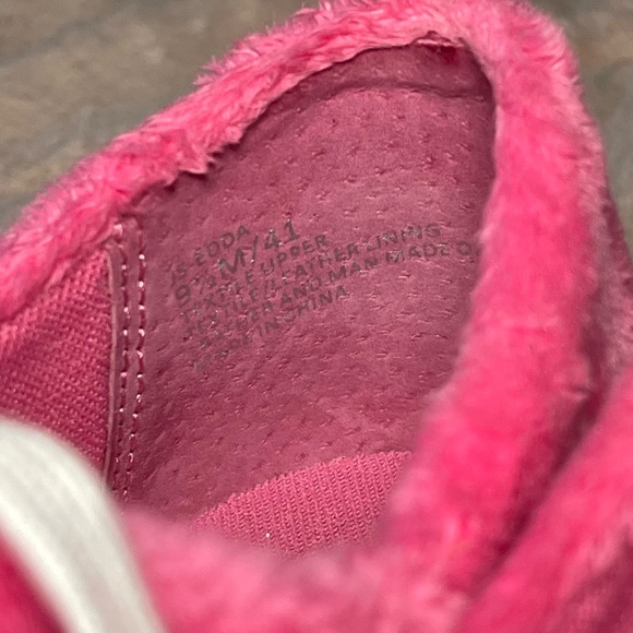 Jessica Simpson edda pink fuzzy platform sneaker - Picture 5 of 5